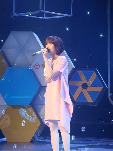 金莎唱作俱佳兼职设计师 深情演唱赚足眼泪掌声