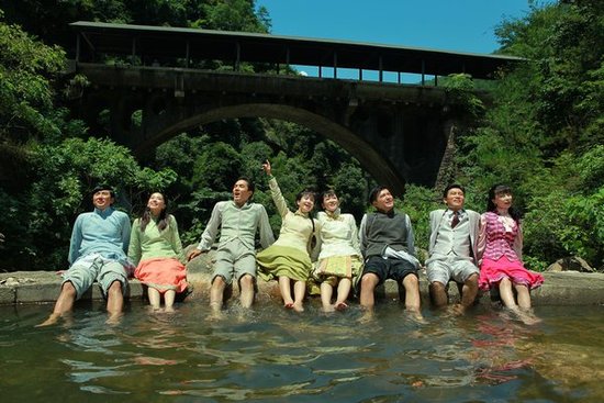 《新京华烟云》杀青 四生四旦放天灯祈福