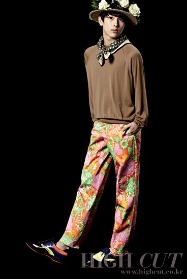 《月亮怀抱太阳》花美男童星四人帮春装写真