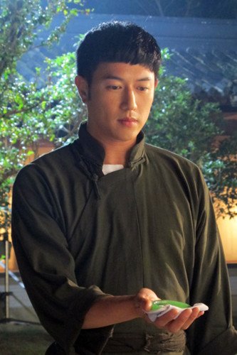 正文 陈键锋,原香港tvb当家小生之一,曾经拍过香港无线电视剧
