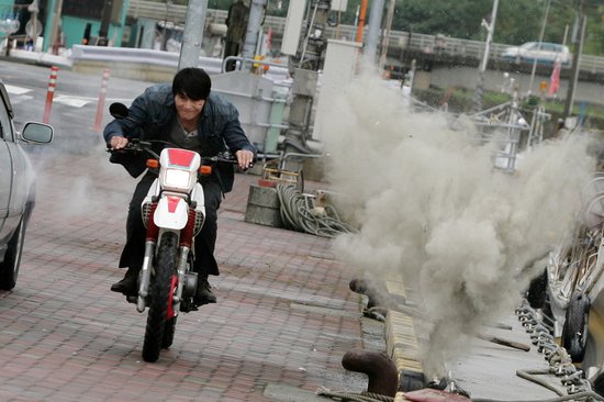 《雅典娜》曝中文预告片 众星潜伏场面燃爆