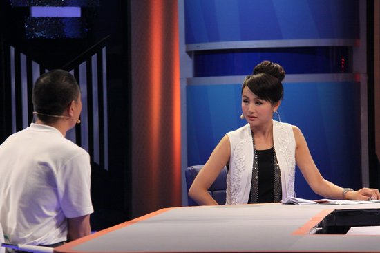 《甲方乙方》首播引热议 曹颖感性风格获好评