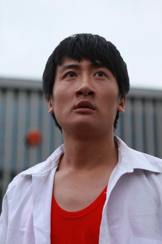 英皇小子变身民工 《咱是老实人》出演男一号