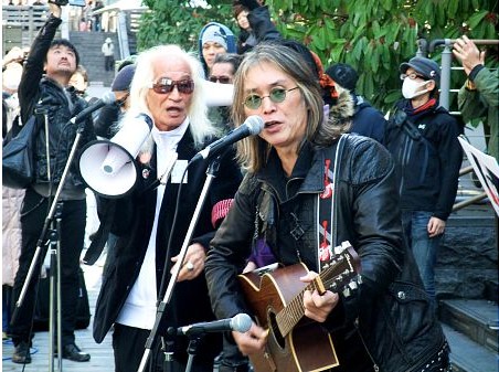 歌手桑名正博因脑出血陷入昏迷 被送往医院抢救