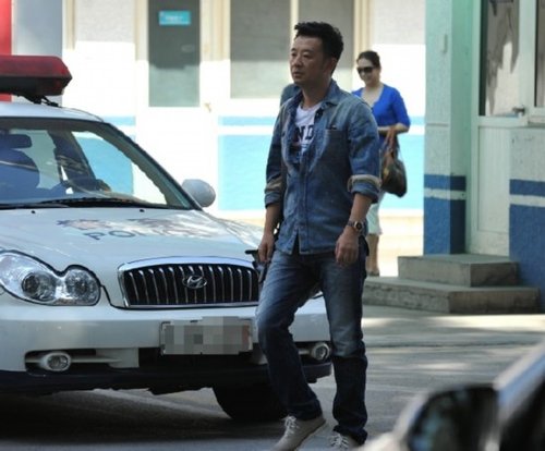 《咱们结婚吧》在京热拍 黄海波变身时尚型男