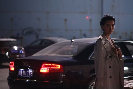 《爱出色》盛大首映 莫小棋玩“穿越”不止性感