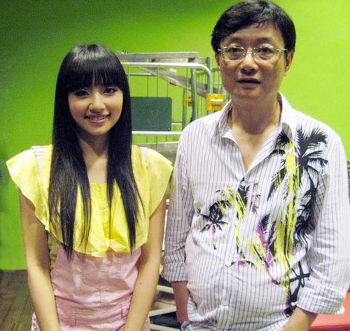 刘惜君领衔80后献唱亚运会 李海鹰亲临现场监唱