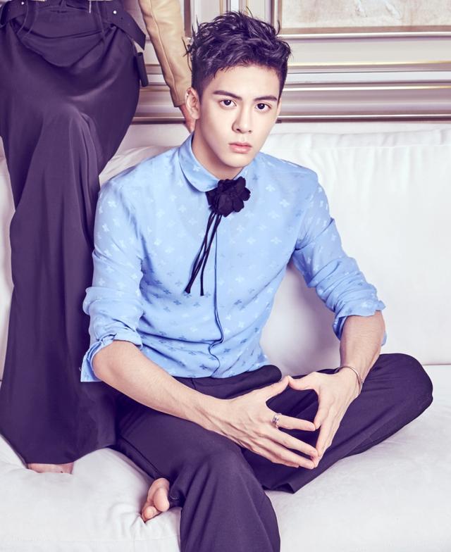 曾舜晞直播畅聊花样趣闻 在线人数创新高