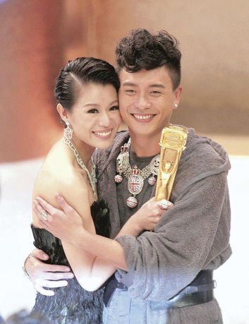 黄宗泽证实与胡杏儿和平分手 盘点昔日亲密照
