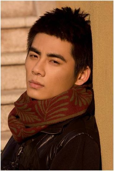 电视版《遍地狼烟》剧照曝光 王子睿不怕对比