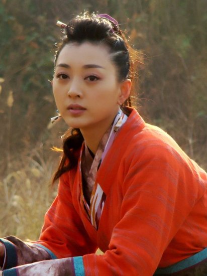 姜鸿新戏饰御赐捕快 再续《黑玫瑰》英姿飒爽