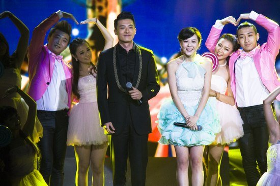 孙艺洲亮相红毯复古绅士 《爱4》或成最后喜剧