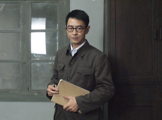 郭晓峰深度潜伏山城 《黎明追剿》中72变_娱乐