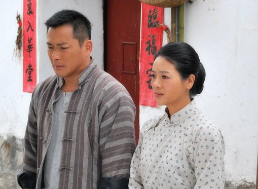 小李琳江宏恩首牵手 《奶奶》演绎艰难人生