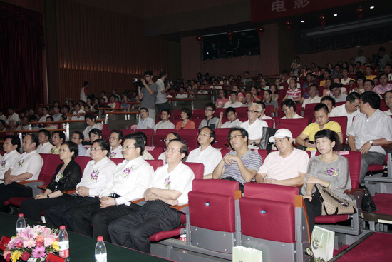 主旋律片《张雅琴》江苏首映 村民感动落泪