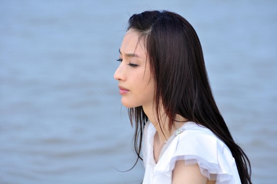 张俪《海岛七号》双面娇娃 变身妖娆诱惑女