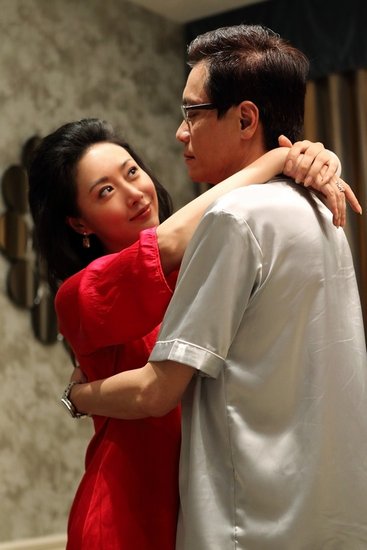 《女人的武器》杀青 郭金老公罗嘉良“性骚扰”