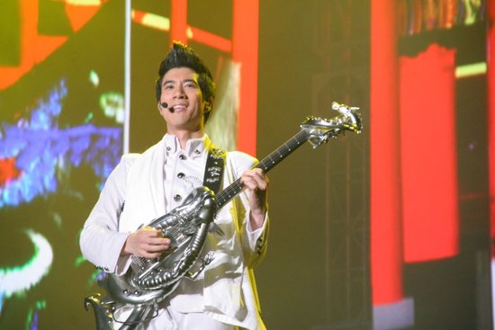 王力宏哈尔滨开唱 尽显“火力全开”精神(图)_娱乐_腾讯网