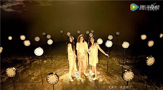 SHE15年,藏在《永远都在》歌词里的记忆密码