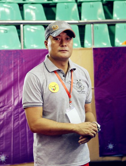 王建新加盟“治愈系”电影 《高举爱》助江若琳