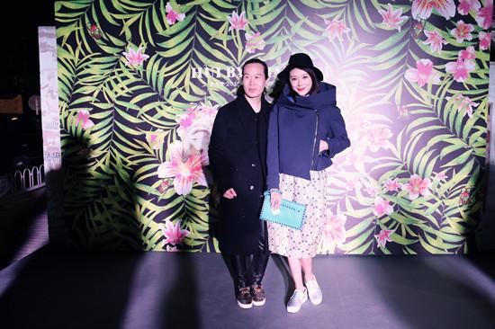 赵雅淇受邀北京时装周 抛弃性感大走潮范儿