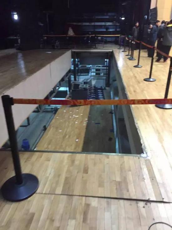 北京航空航天大学音乐厅舞台坍塌 25人送医