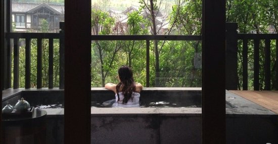 陈乔恩微博晒浴照 粉丝:好想伺候着教主沐浴