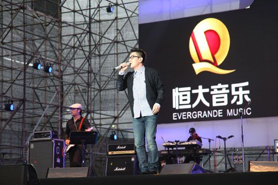 恒大星光音乐节海口收官 金志文唱响音乐狂欢