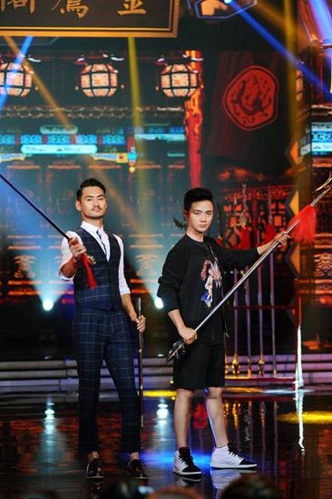 余少群《快乐大本营》古装教学 大侠“卖萌”