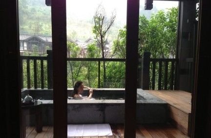 陈乔恩微博晒浴照 粉丝:好想伺候着教主沐浴