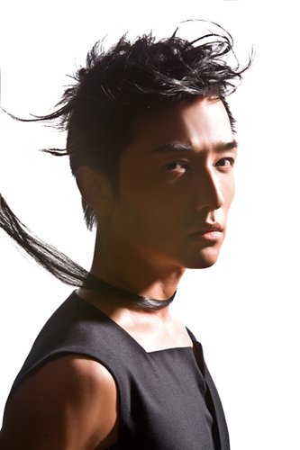 国产美男许诺英伦摇滚造型出击 引领时尚新潮流