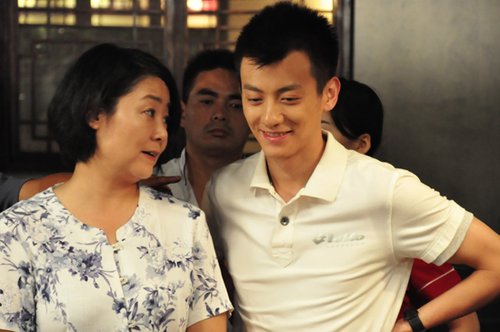 《有爱就有家》杀青 是安难舍“妈妈”萨日娜