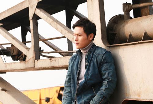 《丧钟》曝剧照 郑晓甫极简休闲帅气十足