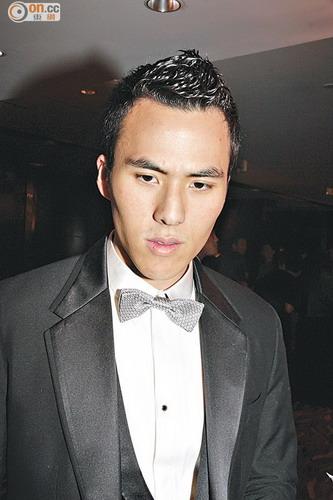 何猷启知何超莲拍拖旅行 称其与吴克感情稳定