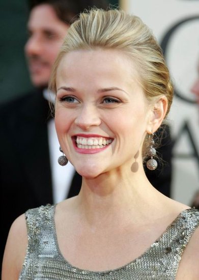 女星瑞茜·威瑟斯彭下周与男友结婚 婚宴规模