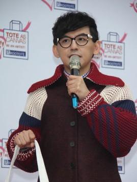 小S前男友黄子佼松口谈忘年恋 默认小19岁女友