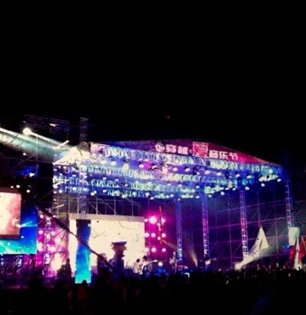 痛仰乐队现场发微博预告穿越