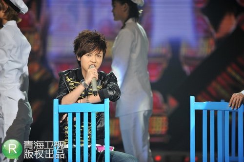 “花儿朵朵”今晚10强抢8 舒高出任主持成焦点