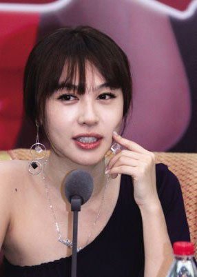 盘点靠丰胸走红的女星