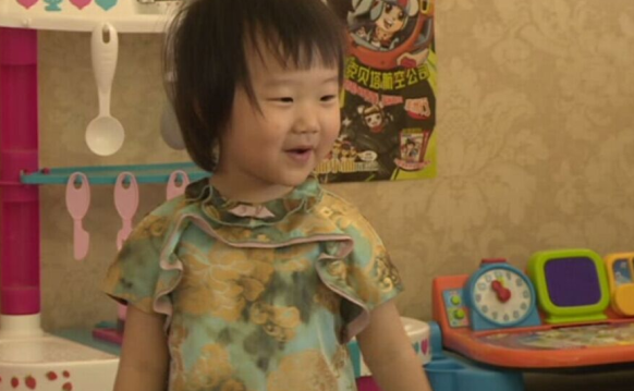 郑渊洁儿子加盟《老板变形记》 孙女首次曝光