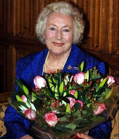 高龄偶像力撼年轻辣妹 81岁珍妮奶奶选秀走红