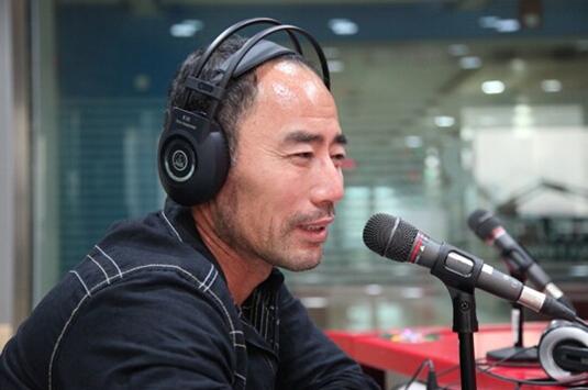 旭日阳刚王旭发新歌 被誉为“民间摇滚教父”