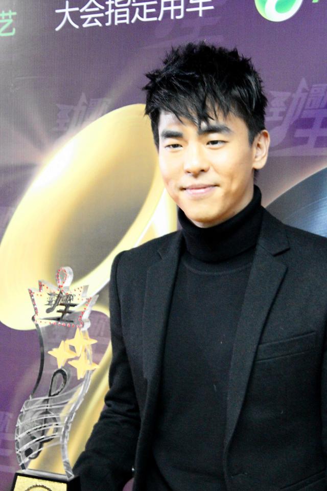 种子家族共聚“劲歌王” 旗下歌手再获大奖