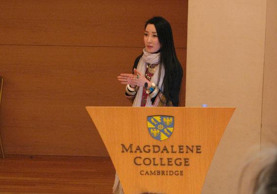 萨顶顶春节受邀远赴英国剑桥和伦敦大学讲座