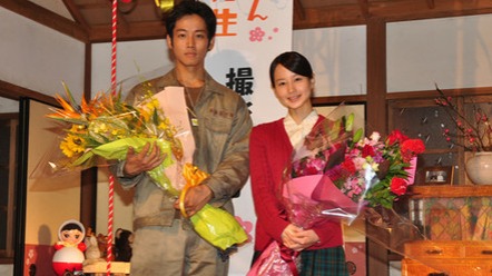 《小梅医生》杀青 堀北真希对结婚戏份感慨最深