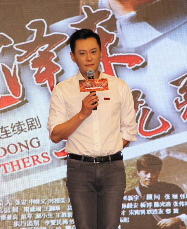 《毛泽东三兄弟》在京发布 王斑现场动情读诗