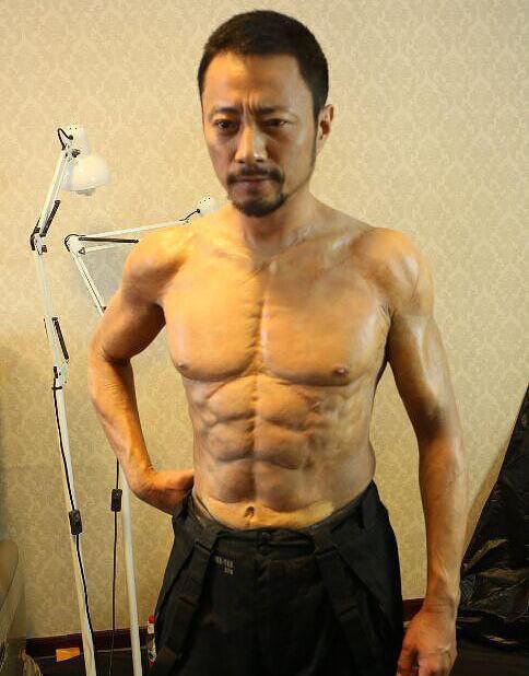 张涵予《老炮儿》特效揭秘 闷三儿肌肉是倒模