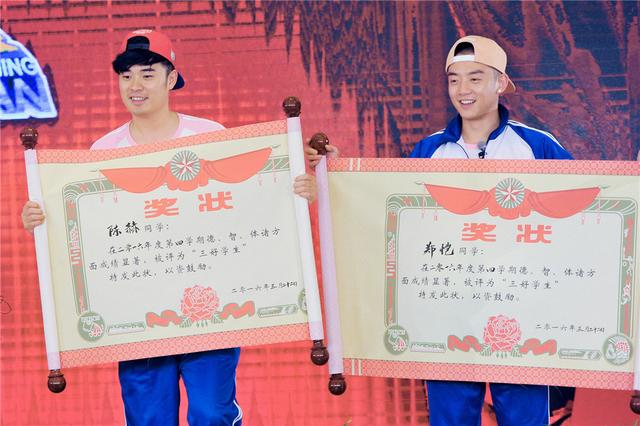 《跑男》重回校园引网友怀旧 贴名牌玩坏跑男团