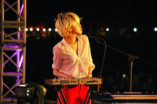 后海大鲨鱼救场南京音乐节 点燃观众疯狂浪潮