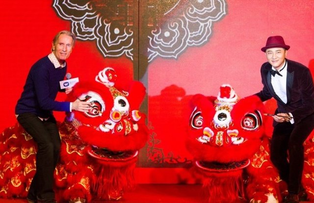 关喆签约华纳音乐 林俊杰萧敬腾齐送祝福